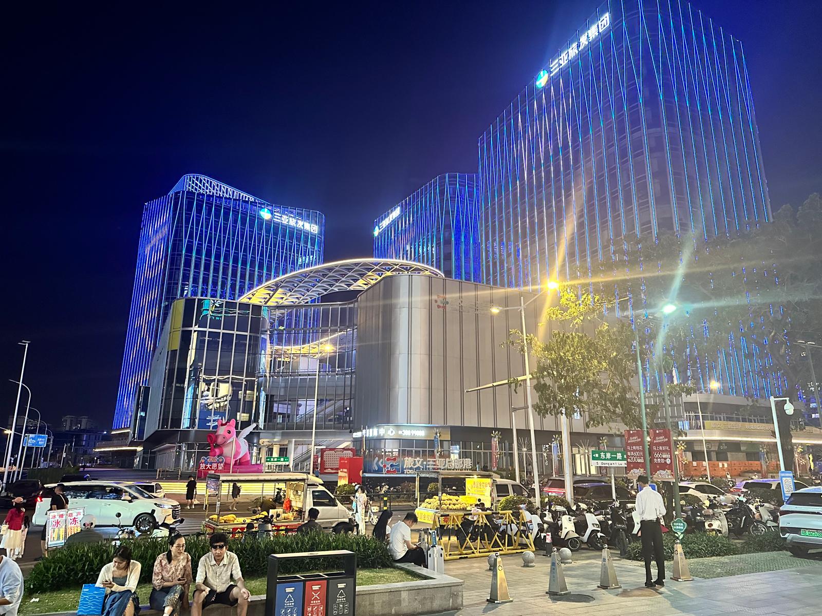 Museo Leonardo da Vinci a Sanya di notte